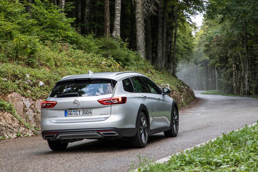 Opel Insignia Country Tourer Turbo 4x4 2017 года  (фото 23 из 44)